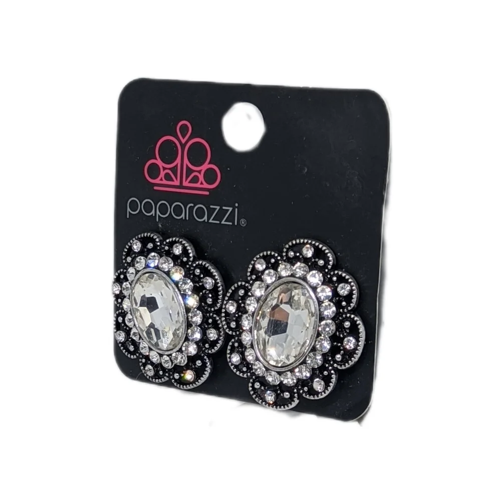 🙋 10/$20. Paparazzi Silver Tone Clip-on Earrings w/ Rhinestone